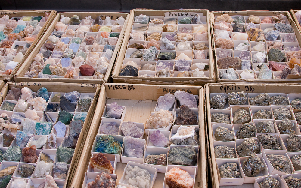 12 Beautiful Rock Collection Display Ideas | DetectingDaily