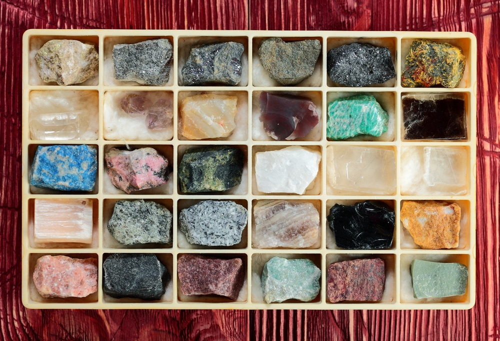 Creative Ways For Displaying Rock Collection  Rock collection display,  Displaying crystals, Glass display box